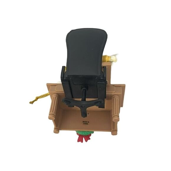 Mouse at a desk reading newspaper "Merry Christmas Boss" - Picture 4 of 4